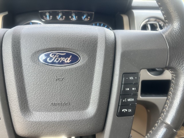 2011 Ford F-150 Lariat photo 23