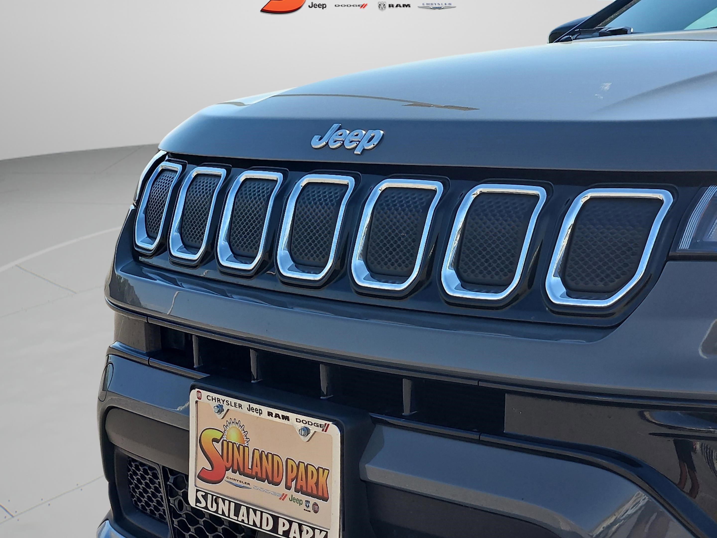 2022 Jeep Compass Limited photo 5