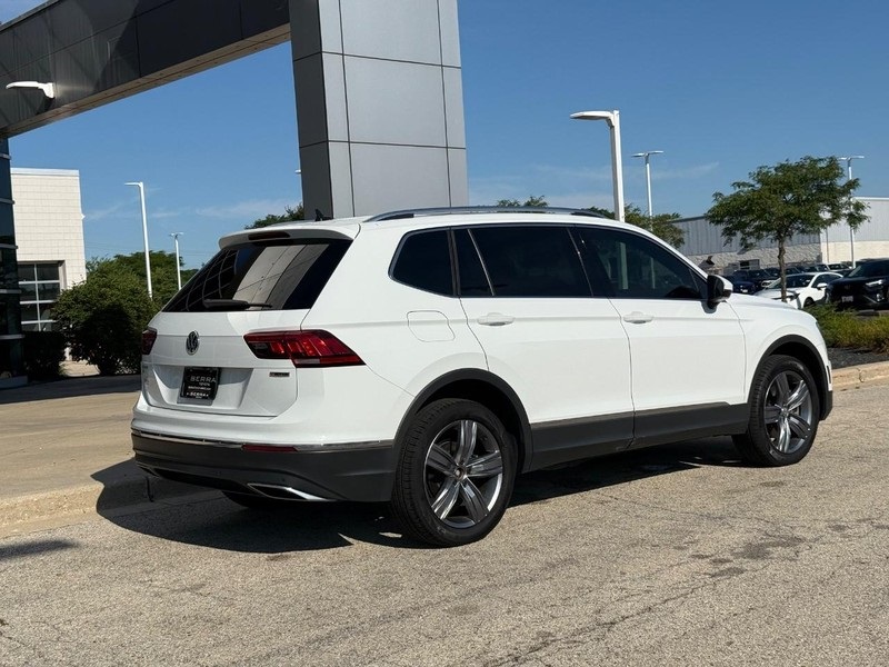 2020 Volkswagen Tiguan SEL photo 3