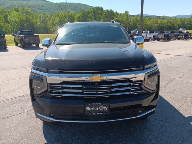 2025 Chevrolet Suburban Premier photo 2