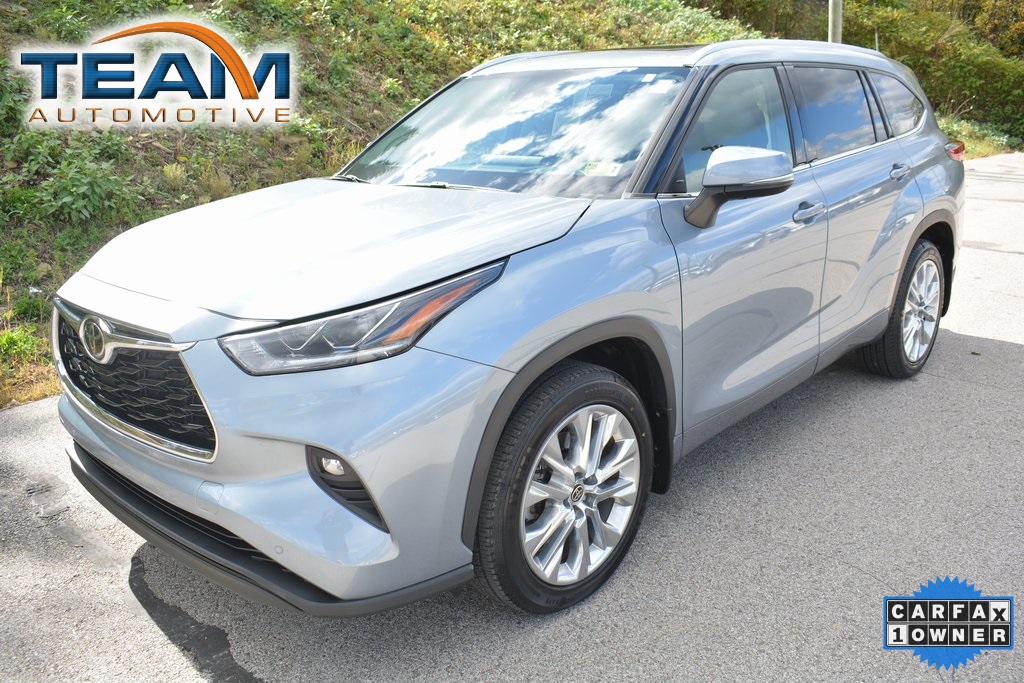2023 Toyota Highlander Limited's photo