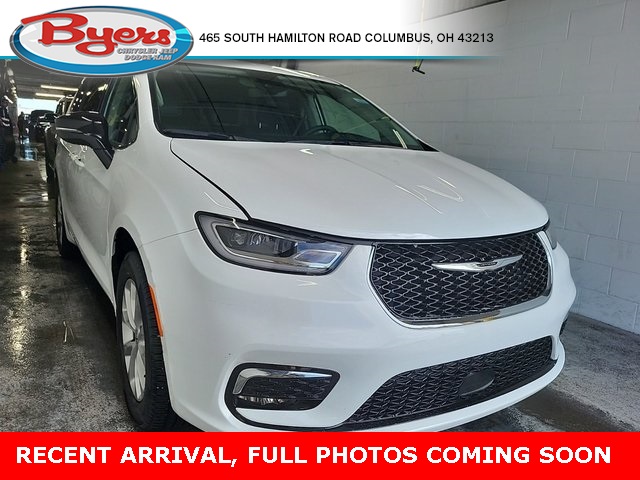 2024 Chrysler Pacifica Touring L photo 3