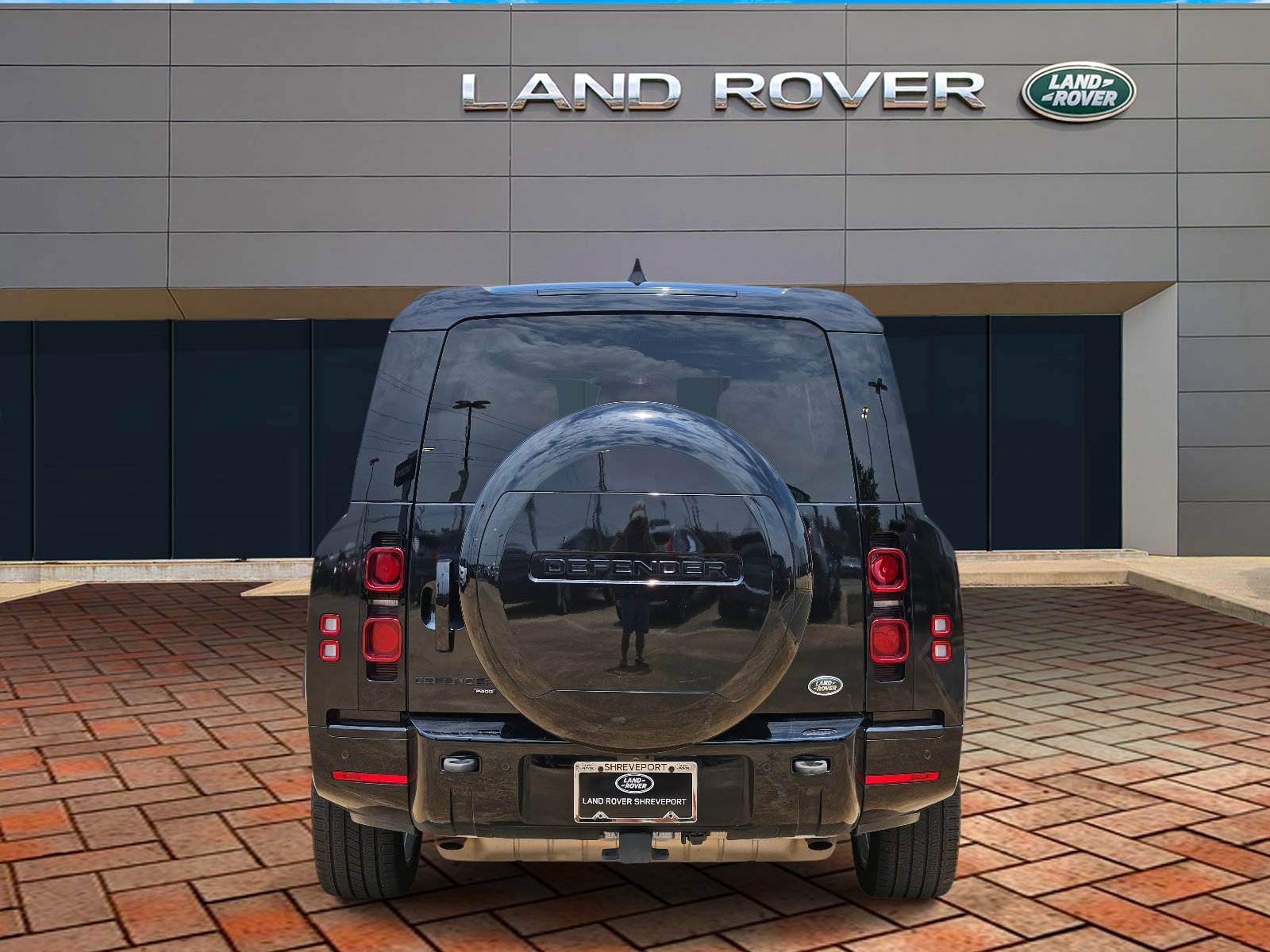 2023 Land Rover Defender X-Dynamic SE photo 5