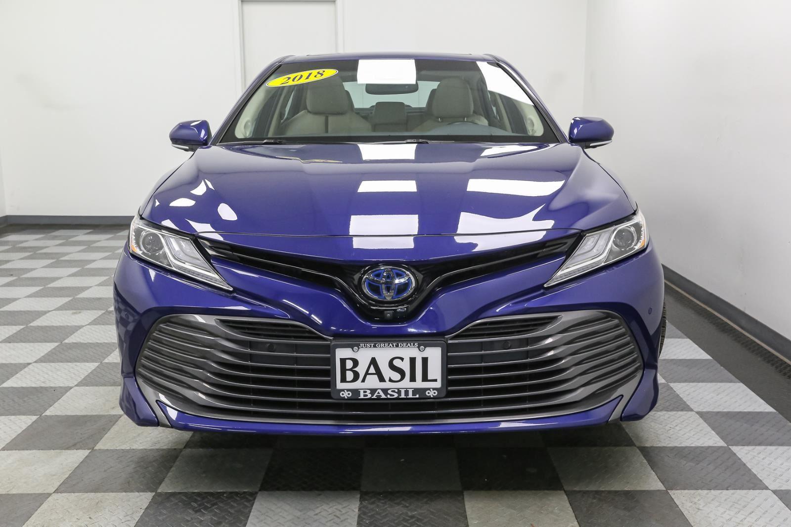 2018 Toyota Camry Hybrid XLE photo 3