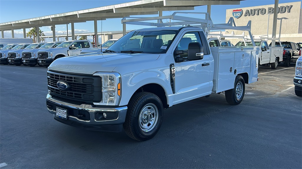 2025 Ford F-250 Super Duty XL's photo