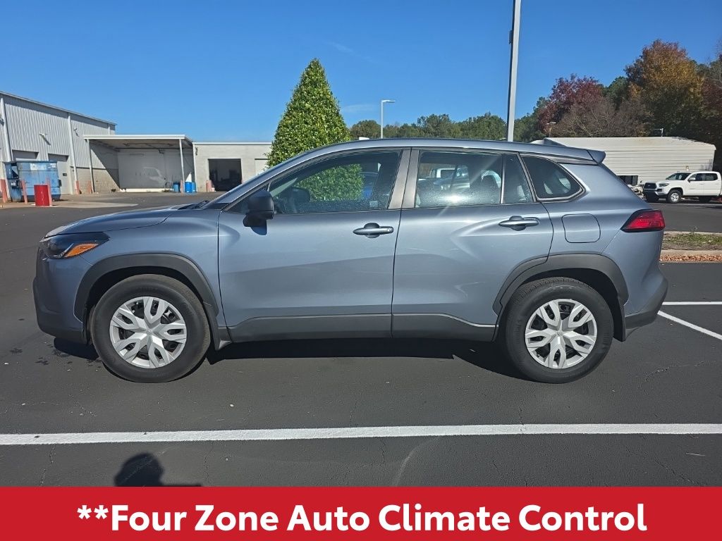 2024 Toyota Corolla Cross L photo 3