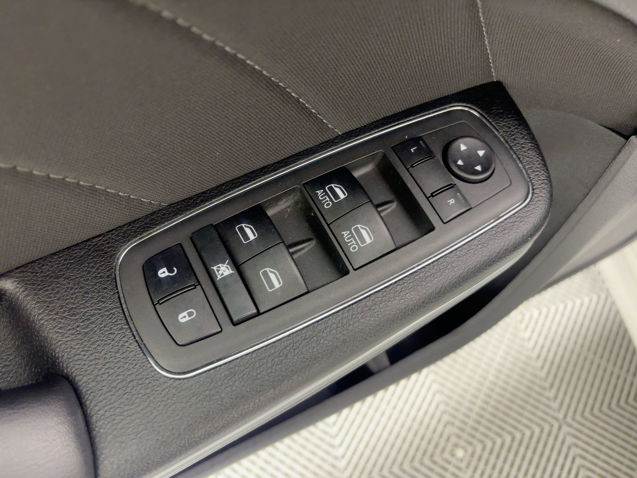2022 Dodge Charger SXT photo 18