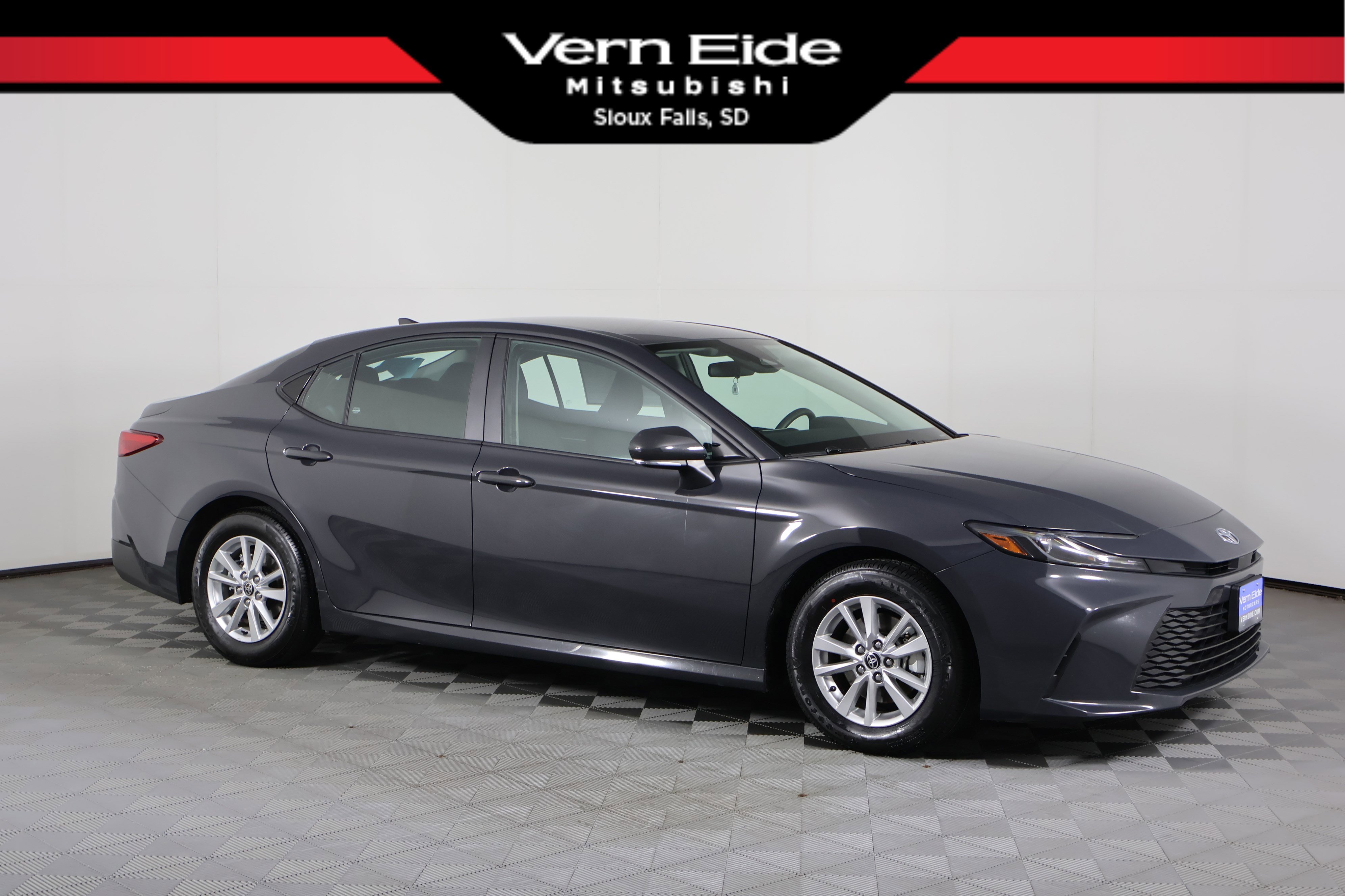 2025 Toyota Camry LE's photo