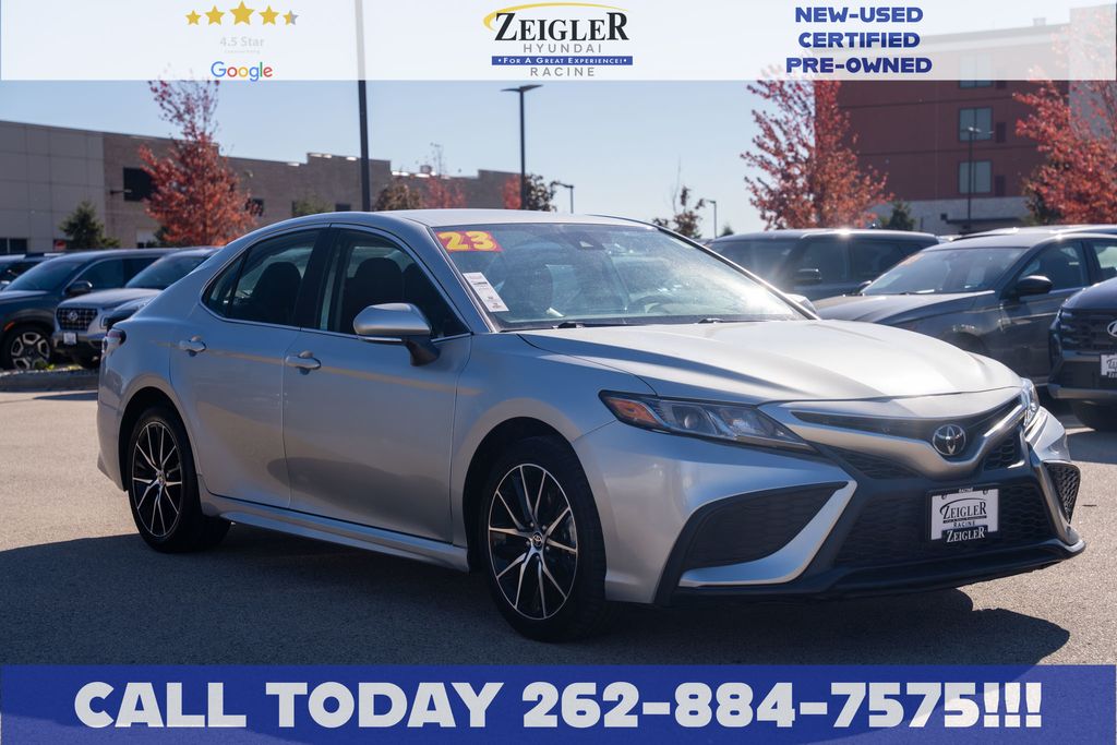 2023 Toyota Camry SE's photo