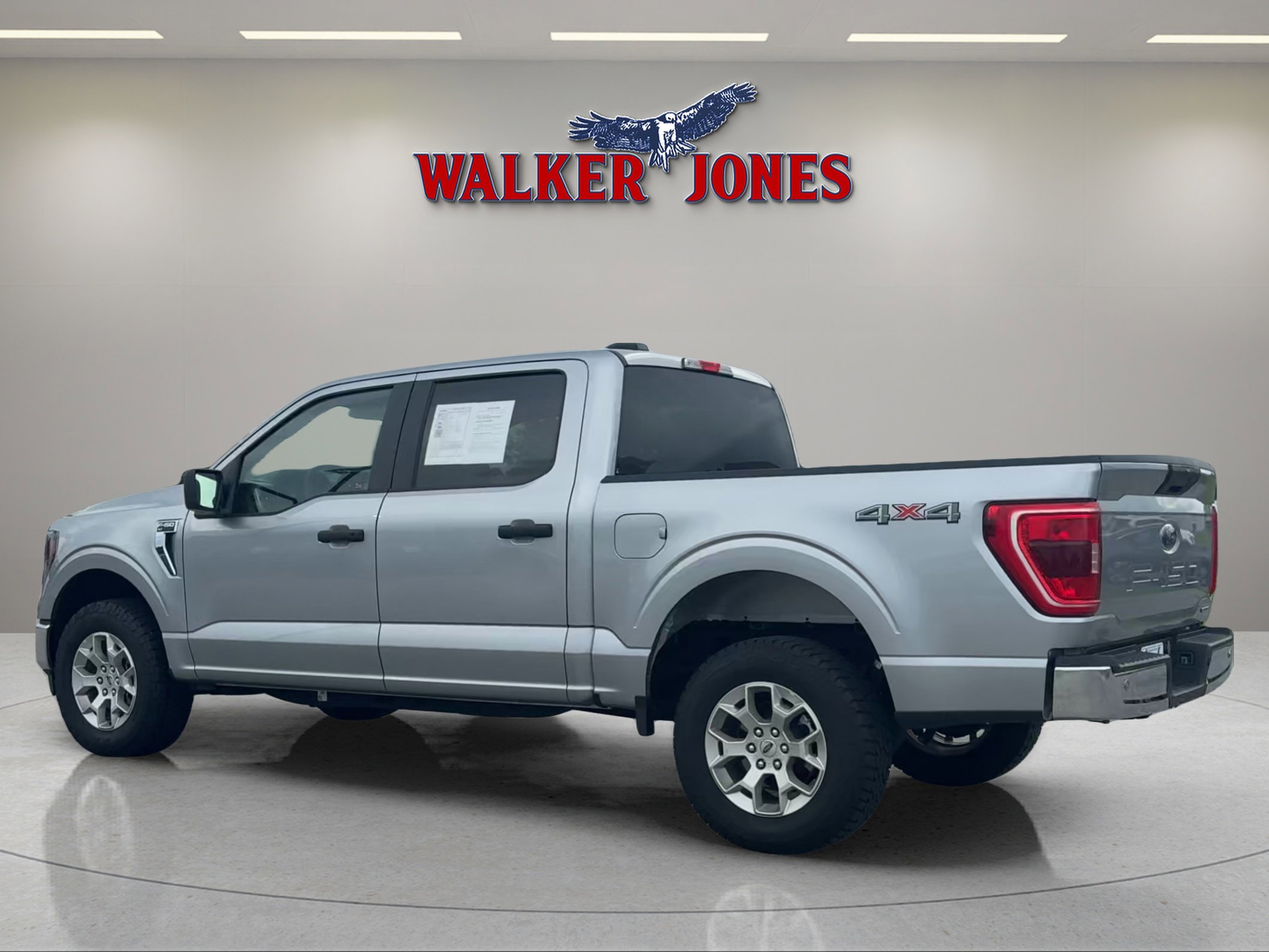 2023 Ford F-150 XLT photo 2
