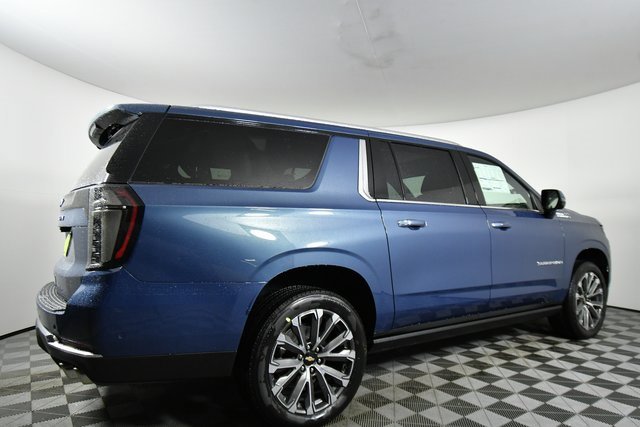 2026 Chevrolet Suburban High Country photo 4