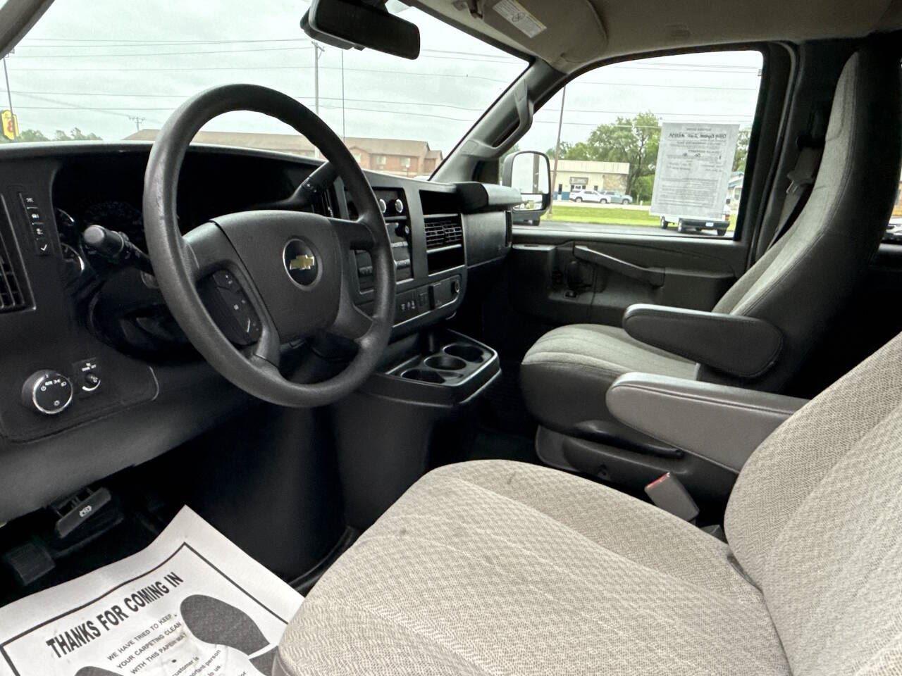 2020 Chevrolet Express 2500 LT Passenger Van photo 4