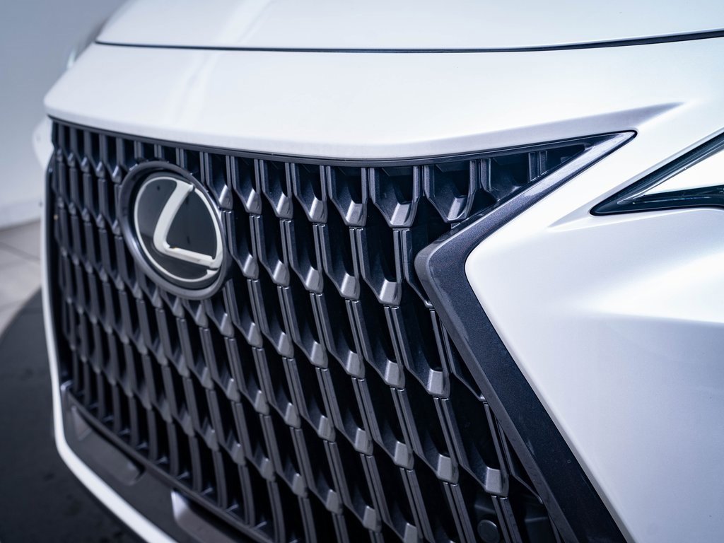 2024 Lexus NX 350 Luxury AWD photo 3