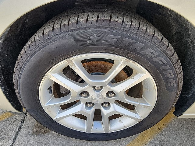 2013 Chevrolet Malibu 1LT photo 2