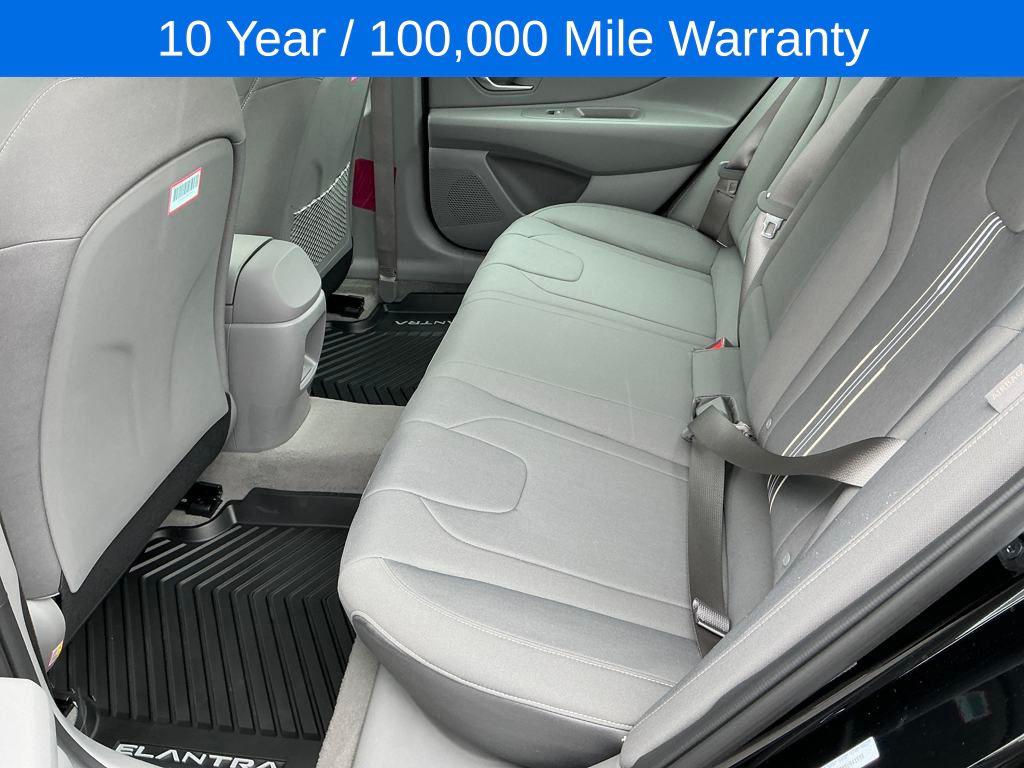 2025 Hyundai Elantra SEL Convenience photo 43