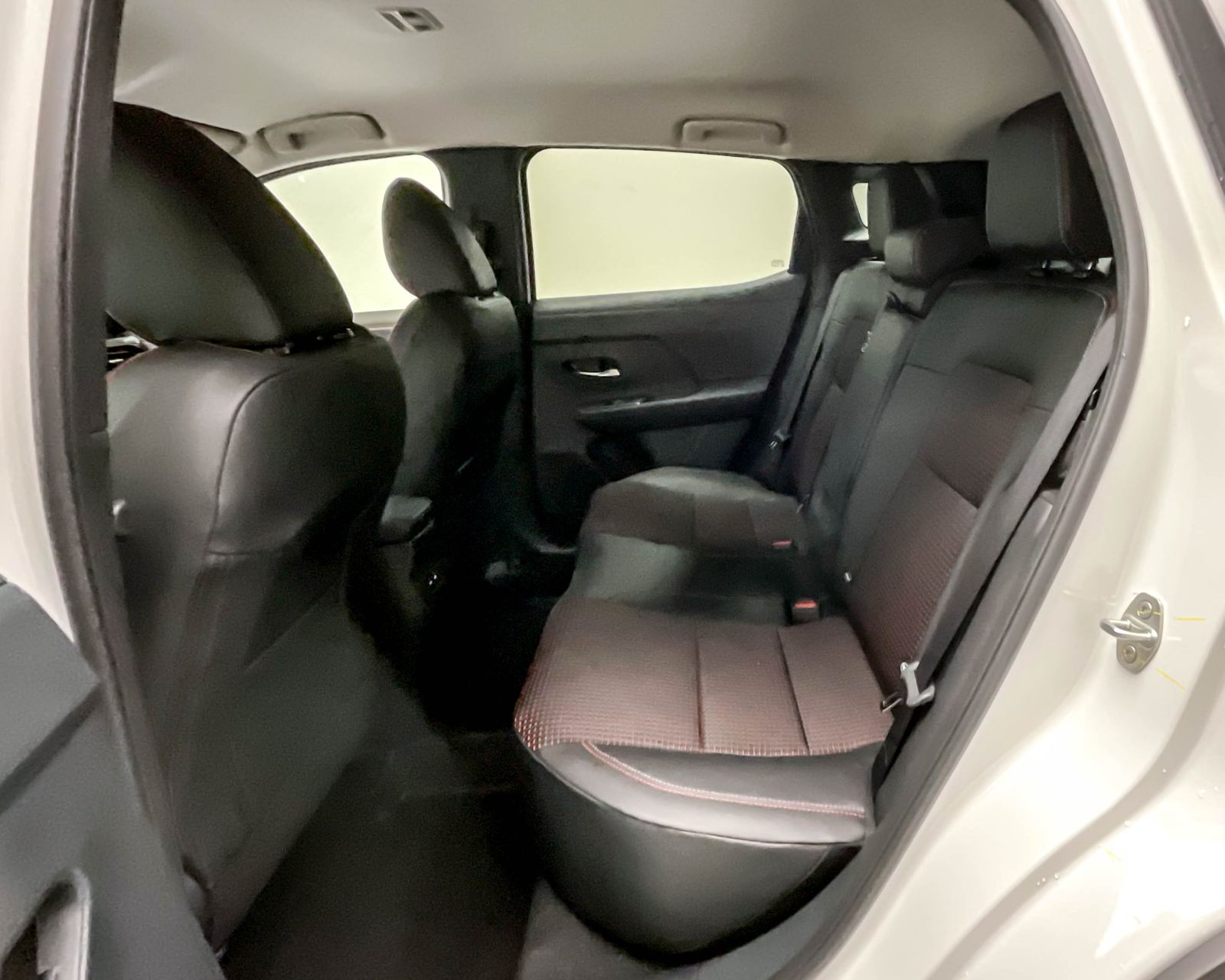 2025 Nissan Kicks SR photo 8