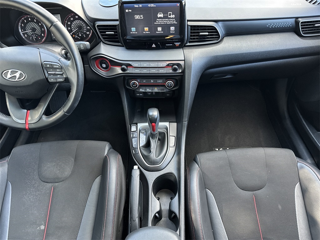 2021 Hyundai Veloster 2.0L Premium photo 17