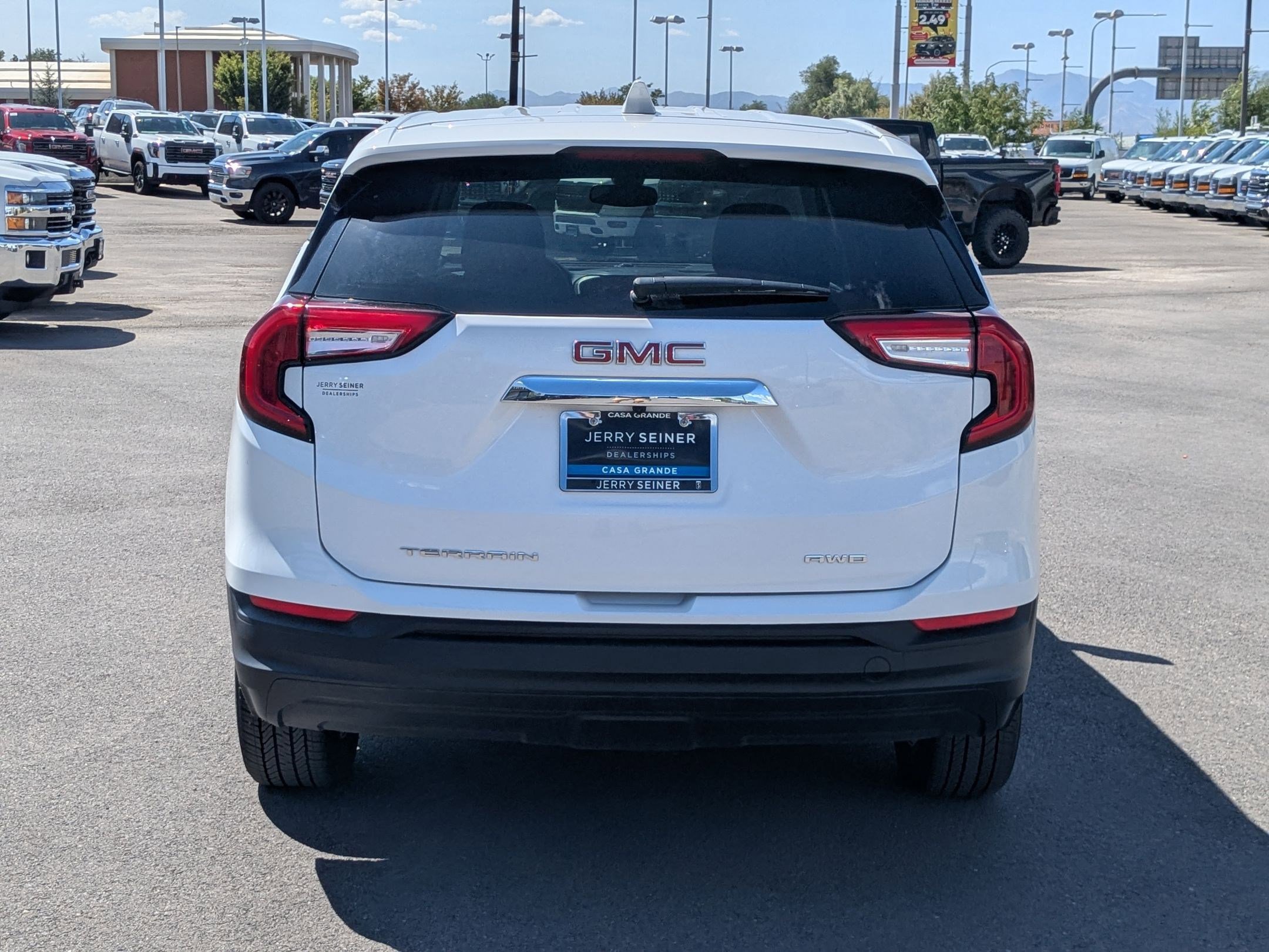 2024 Gmc Terrain SLE photo 3