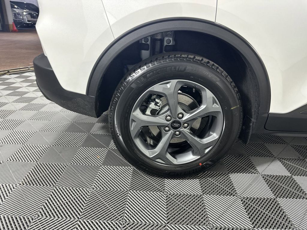 2025 Ford Escape ST-Line photo 19