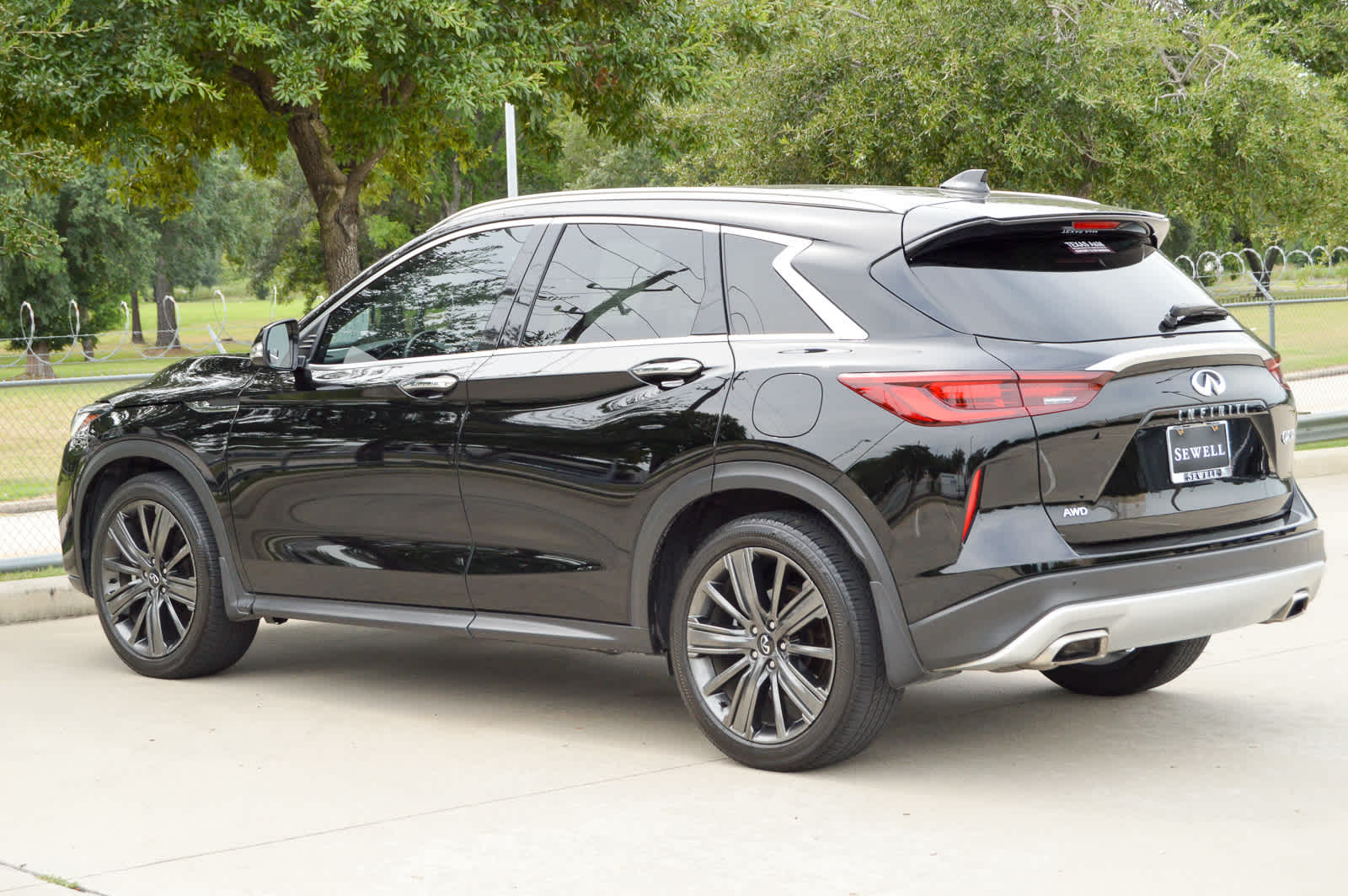 2022 Infiniti QX50 Essential photo 4