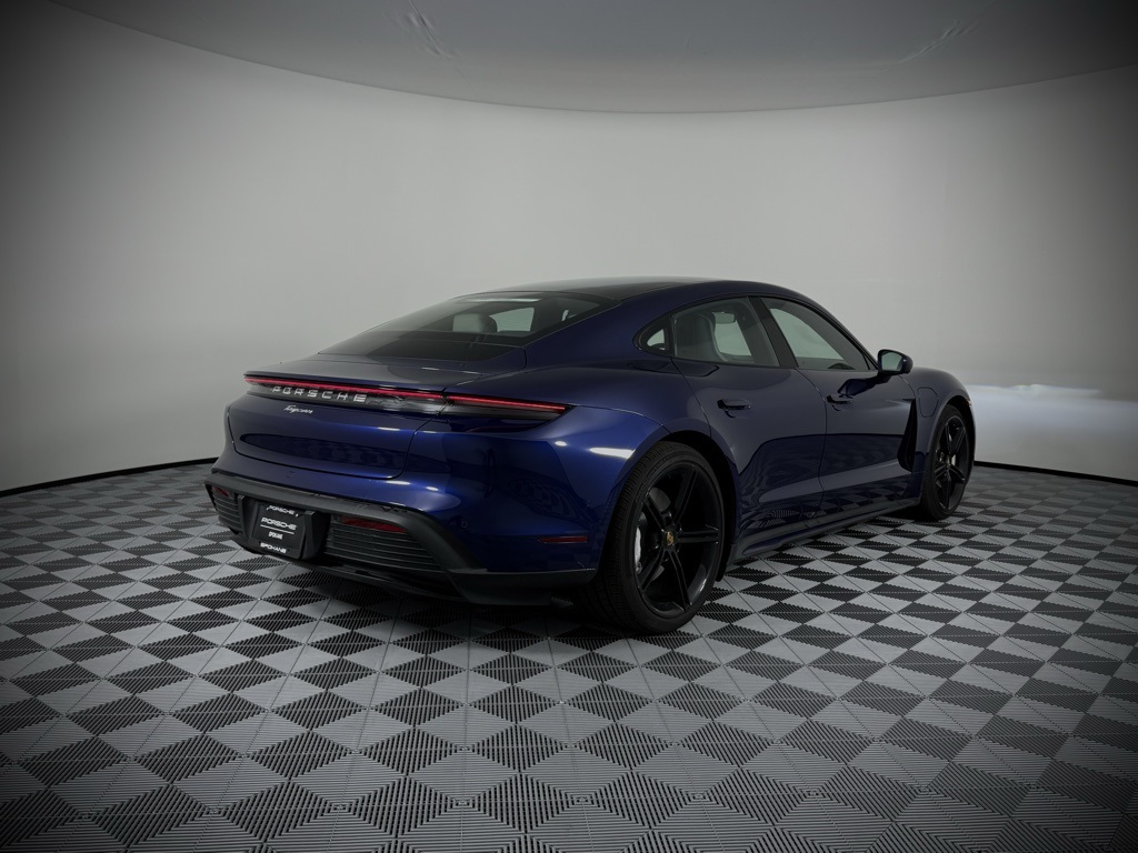 2024 Porsche Taycan photo 9