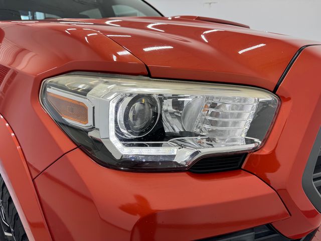 2017 Toyota Tacoma SR5 TRD Sport photo 32