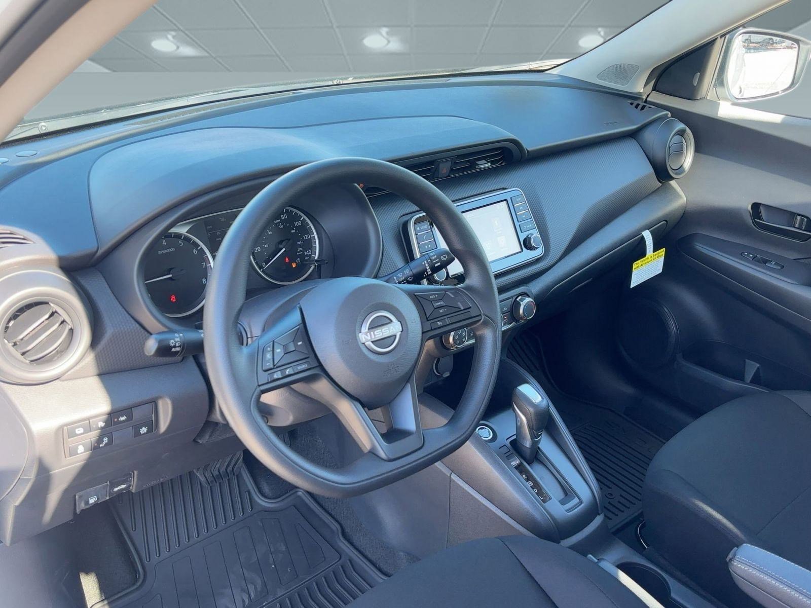 2025 Nissan Kicks Play S photo 4