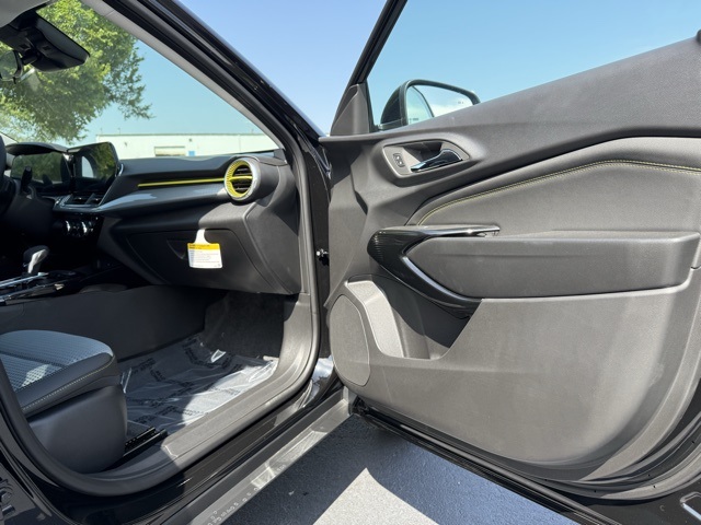 2025 Chevrolet Trax LT photo 3