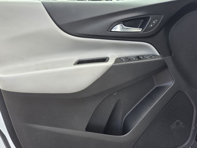 2023 Chevrolet Equinox LS photo 3