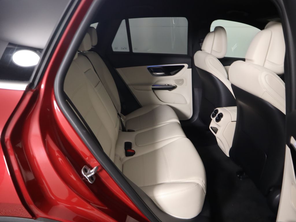 2025 Mercedes Benz GLC 300 photo 21