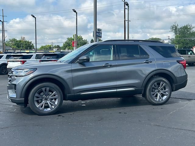 2025 Ford Explorer photo 4