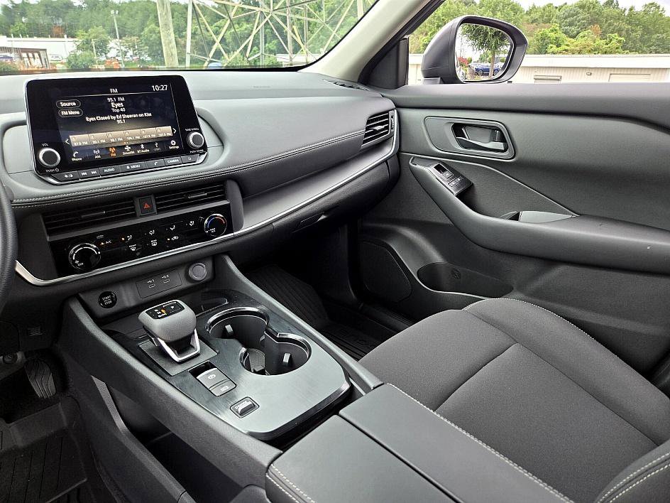 2025 Nissan Rogue S photo 14