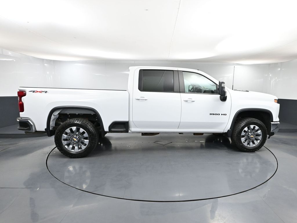 2024 Chevrolet Silverado 3500HD LT photo 3