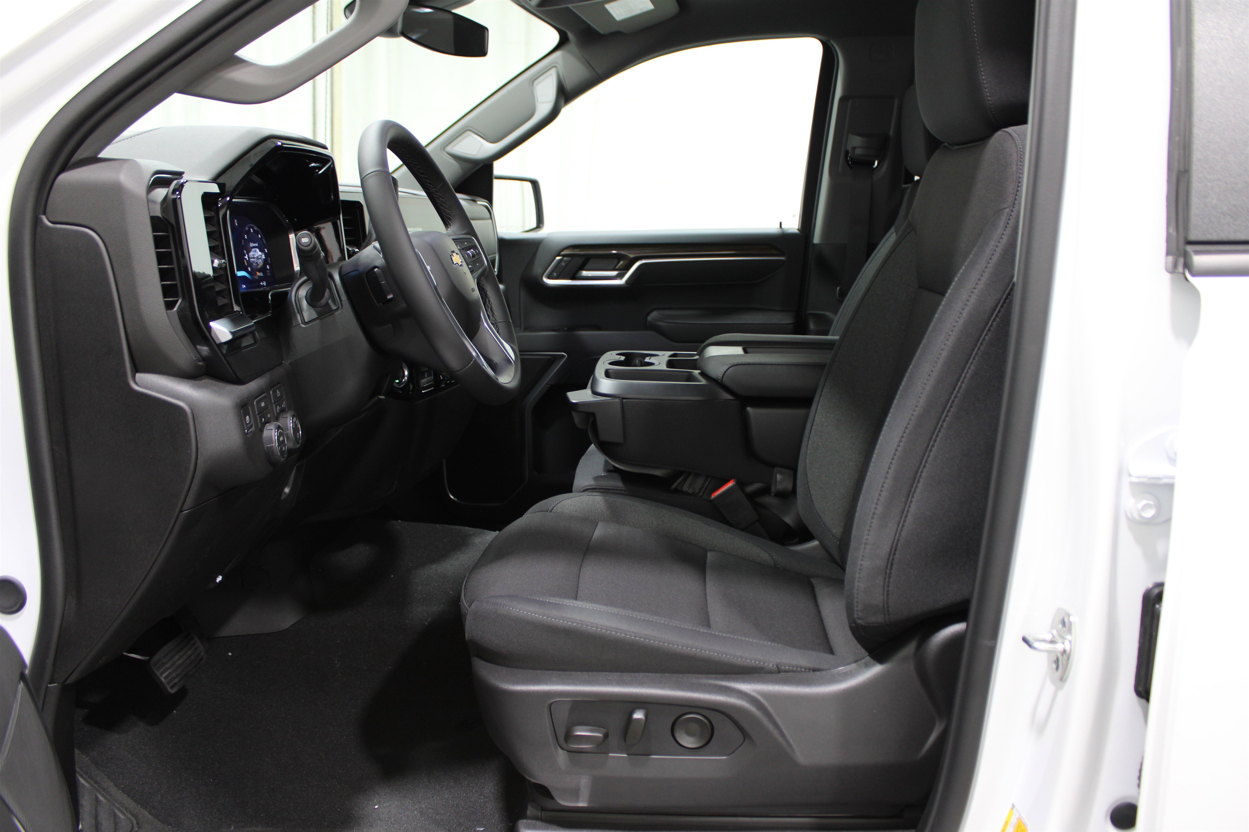 2026 Chevrolet Silverado 1500 LT photo 3