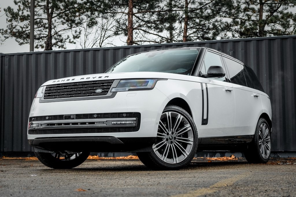 2025 Land Rover Range Rover SE's photo