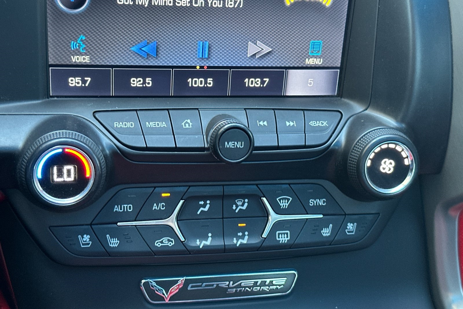 2015 Chevrolet Corvette Stingray 2LT photo 19