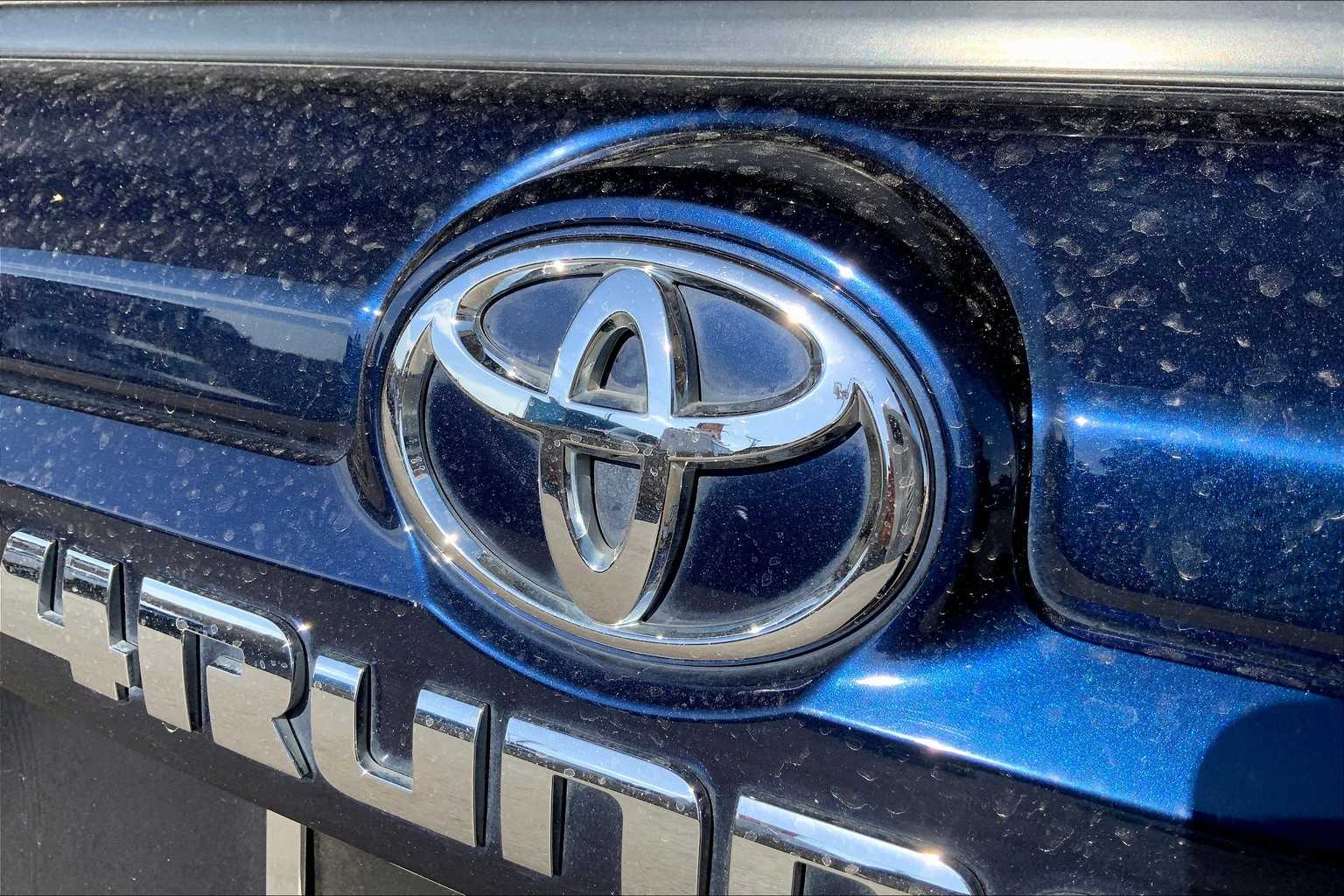 2018 Toyota 4Runner SR5 Premium photo 24