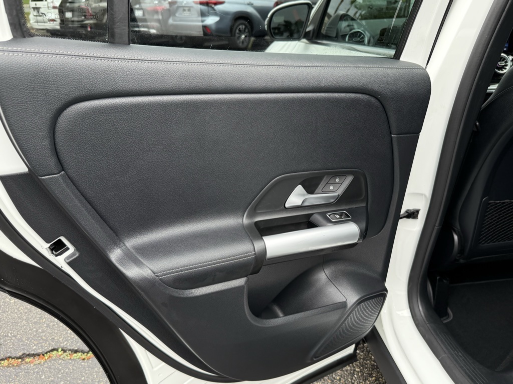 2025 Mercedes Benz GLA 250 4MATIC photo 3