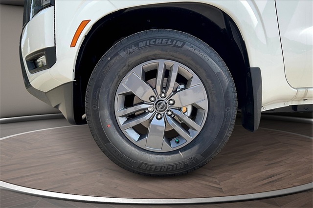 2025 Nissan Frontier SV photo 11