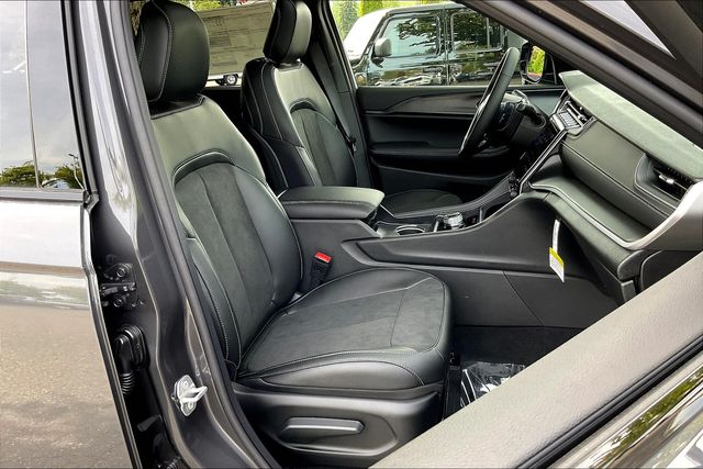 2025 Jeep Grand Cherokee Altitude photo 26