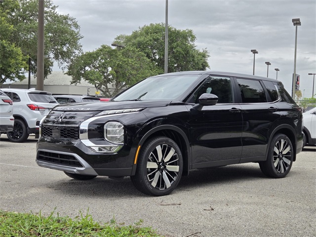 2025 Mitsubishi Outlander SE photo 4