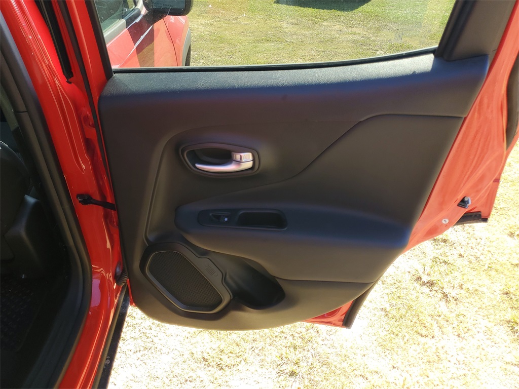 2023 Jeep Renegade Latitude photo 32