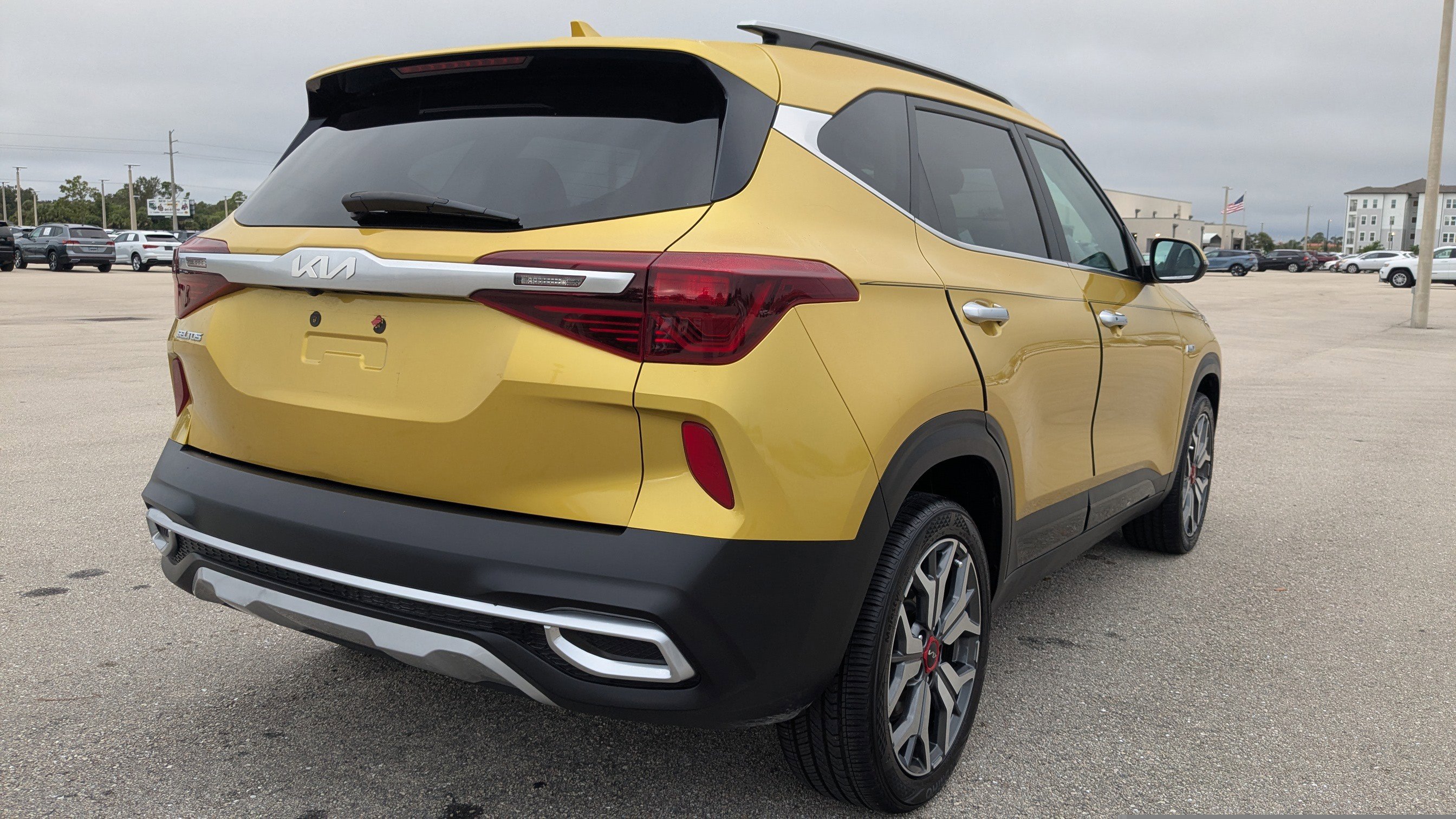 2023 Kia Seltos SX photo 4