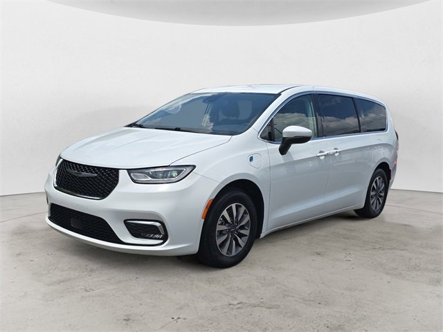 2023 Chrysler Pacifica Hybrid Touring L's photo