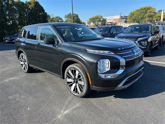 2025 Mitsubishi Outlander SE's photo