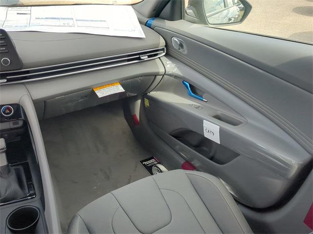 2025 Hyundai Elantra SEL Sport photo 15