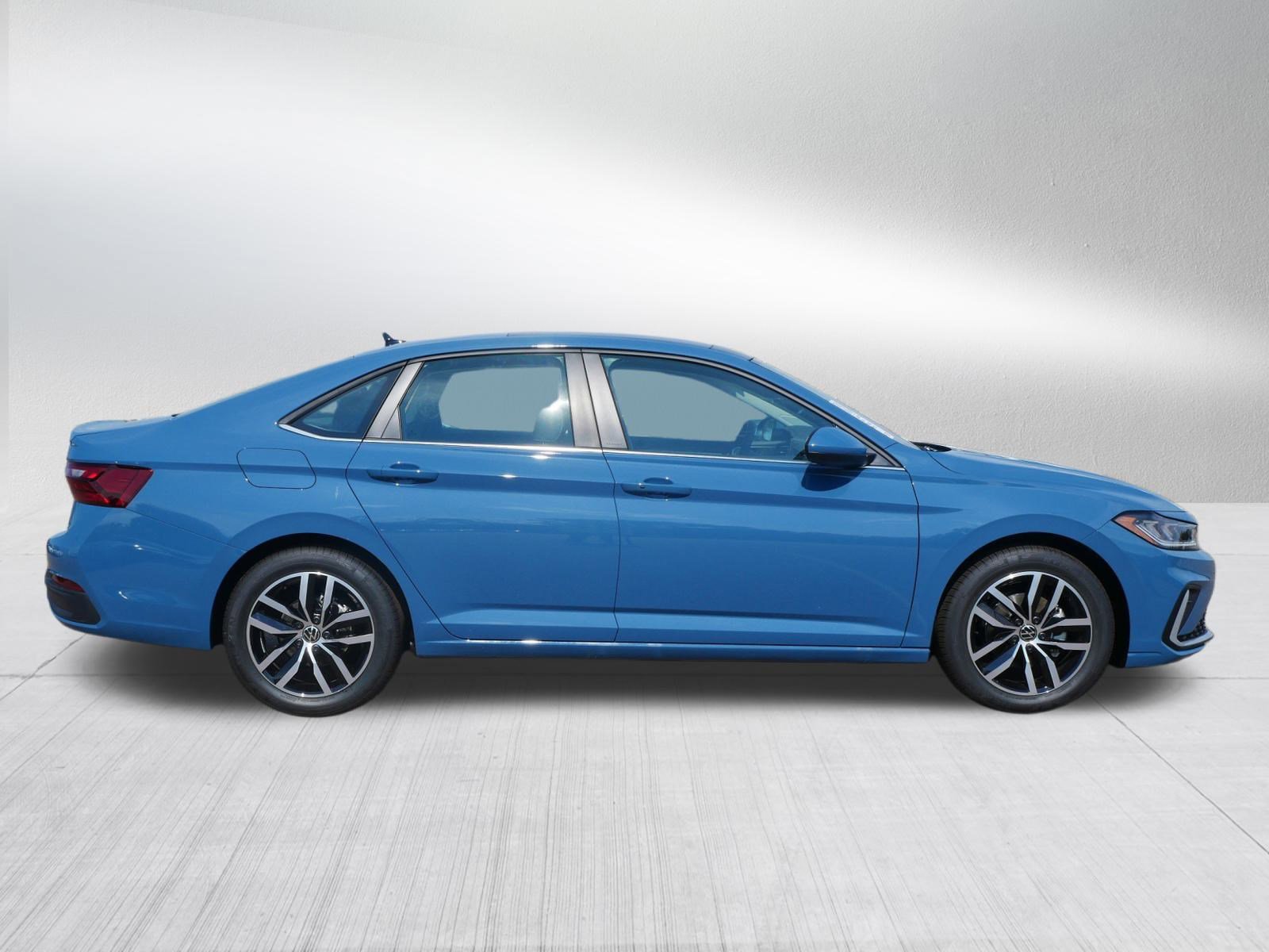 2025 Volkswagen Jetta SE photo 2