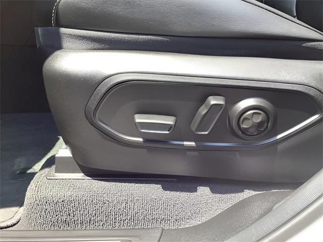 2023 Jeep Cherokee Sport photo 16