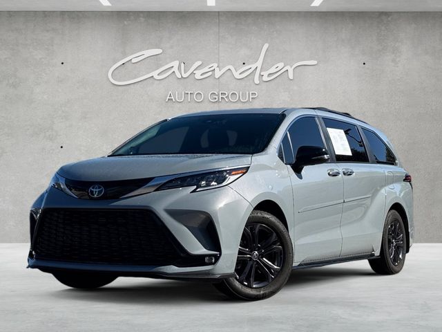2024 Toyota Sienna XSE's photo
