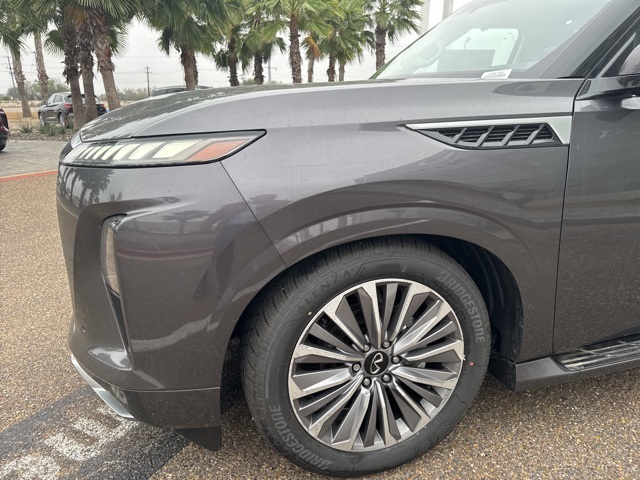 2025 Infiniti QX80 Luxe photo 3